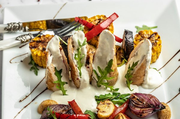 What are the optimal dietary fats for endurance in triathletes?